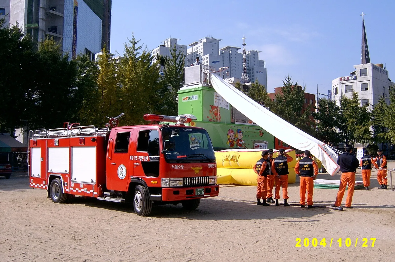 תרגול בטיחות עם צוות תחנת כיבוי בסיאול, המוקד 119 אחראי גם על האמבולנסים בדרום קוריאה